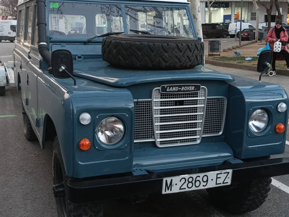 Image 13/20 of Land Rover 109 (1980)