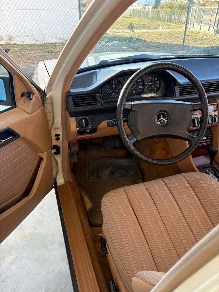 Immagine 12/14 di Mercedes-Benz 230 TE (1987)