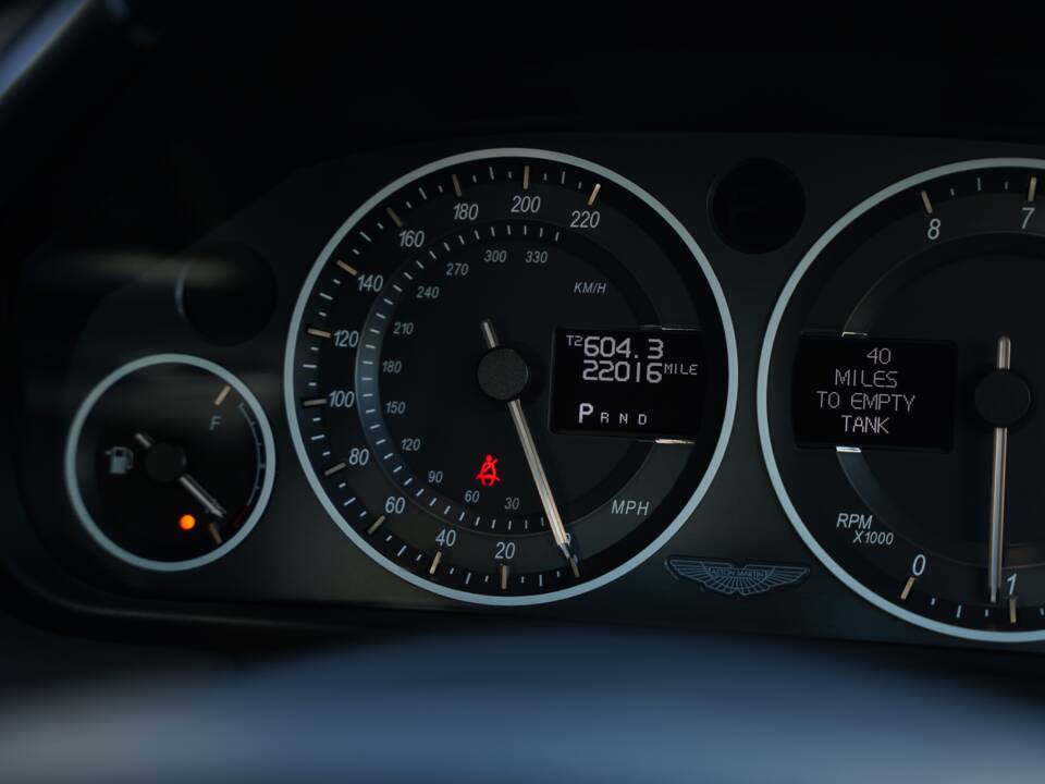 Immagine 21/50 di Aston Martin DBS (2011)