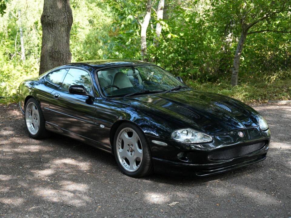 Image 1/50 of Jaguar XKR (1998)