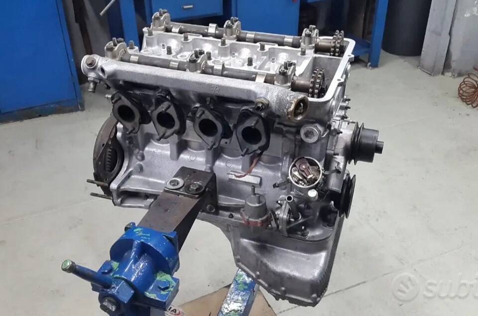 Image 7/18 of Alfa Romeo Giulia GT 1300 Junior (1968)