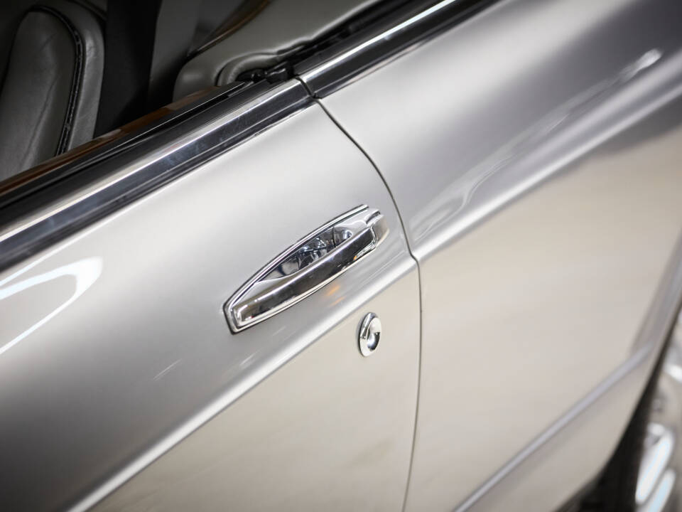 Image 25/77 of Bentley Azure (2001)