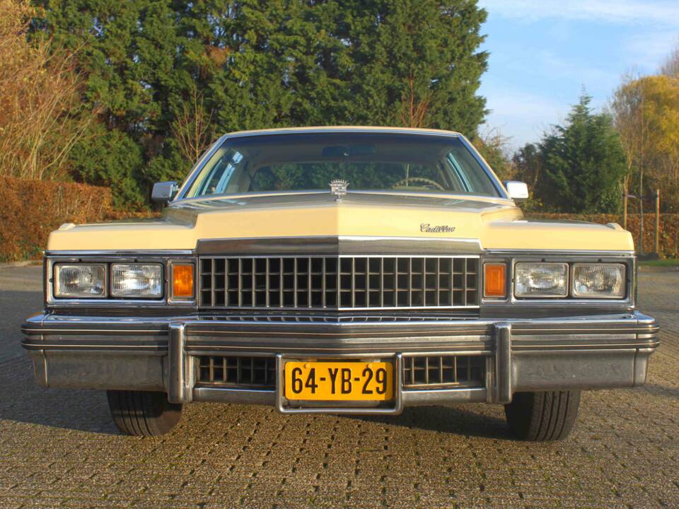 Image 3/56 of Cadillac Coupe DeVille (1977)
