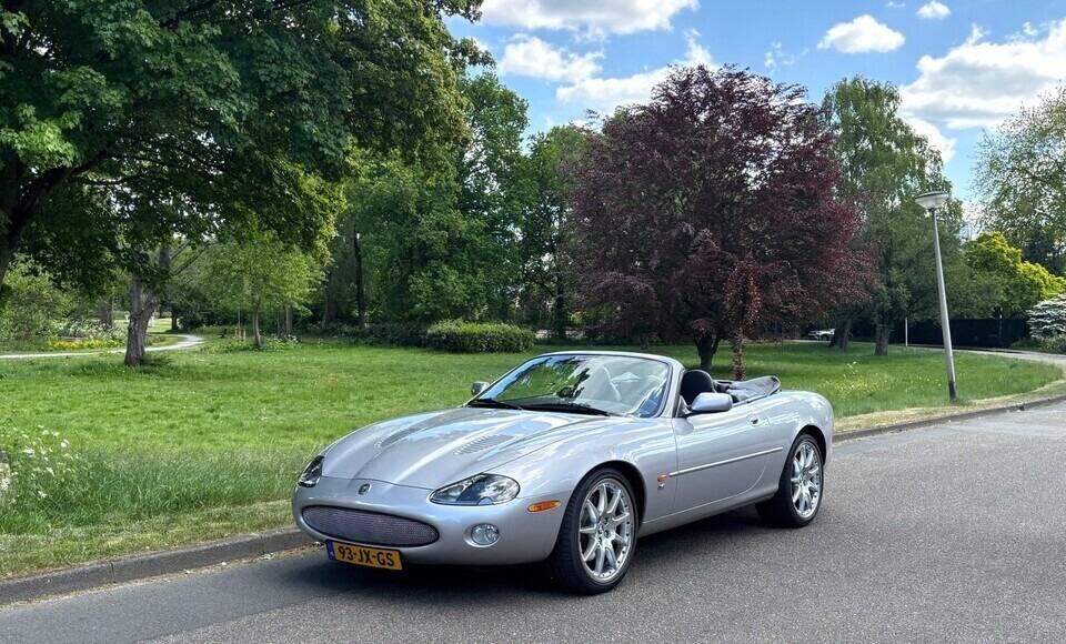 Image 3/28 de Jaguar XKR (2002)