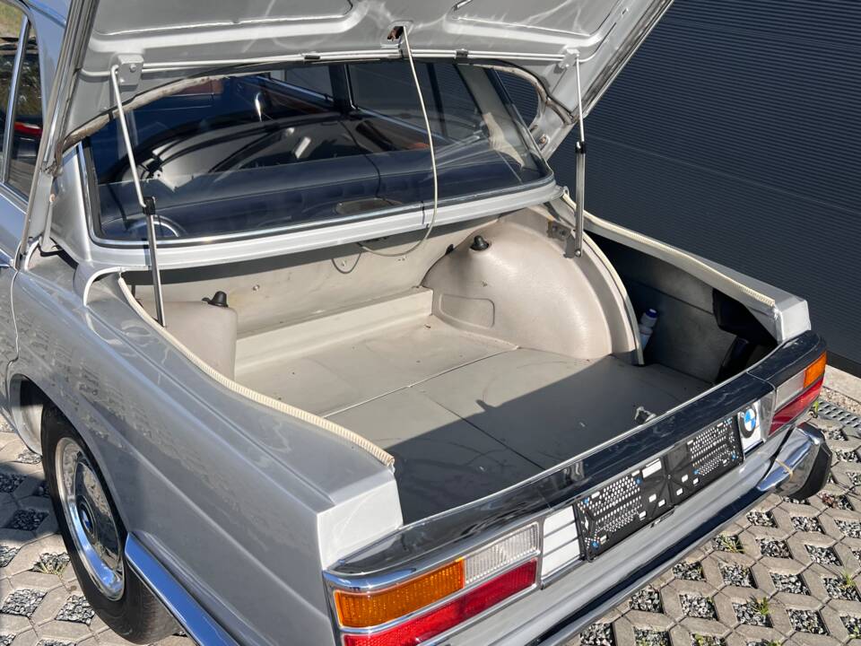 Image 22/30 of BMW 2000 tilux (1968)