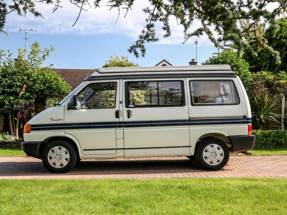 Image 2/37 of Volkswagen T4 California 2.0 (1996)