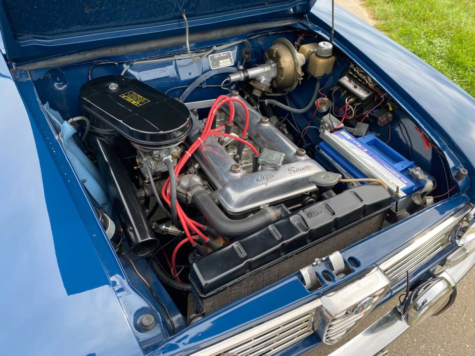 Image 37/75 of Alfa Romeo Giulia 1300 TI (1966)