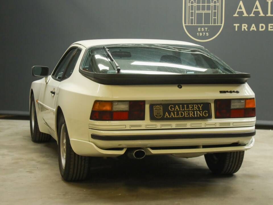 Obraz 27/50 pojazdu Porsche 944 (1986)