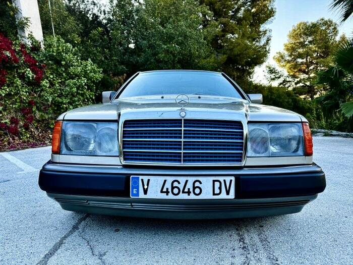 Image 3/7 de Mercedes-Benz 300 CE-24 (1991)