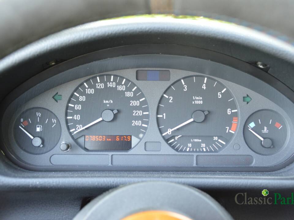 Image 27/50 de BMW 323i (1998)