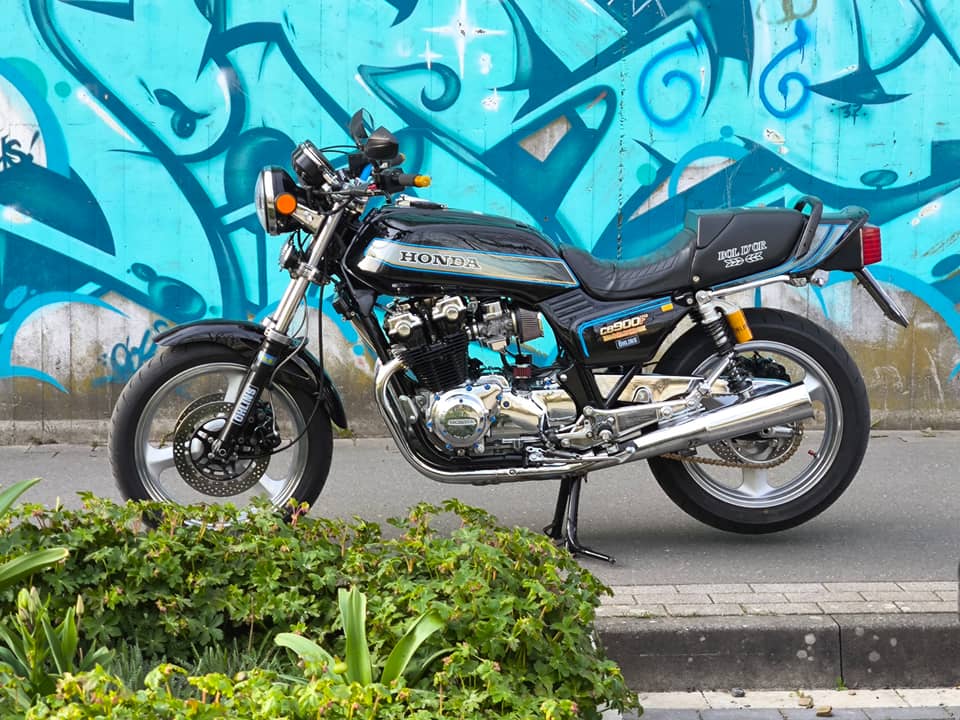 Image 11/54 of Honda CB 900 F Bol d'Or (1979)