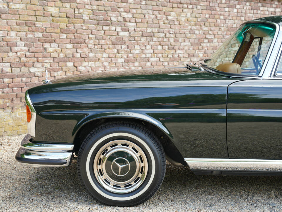 Image 29/50 of Mercedes-Benz 280 SE 3,5 (1971)