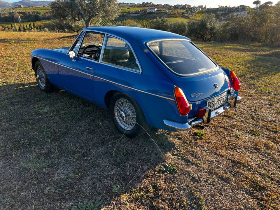 Image 17/50 of MG MGB GT (1972)
