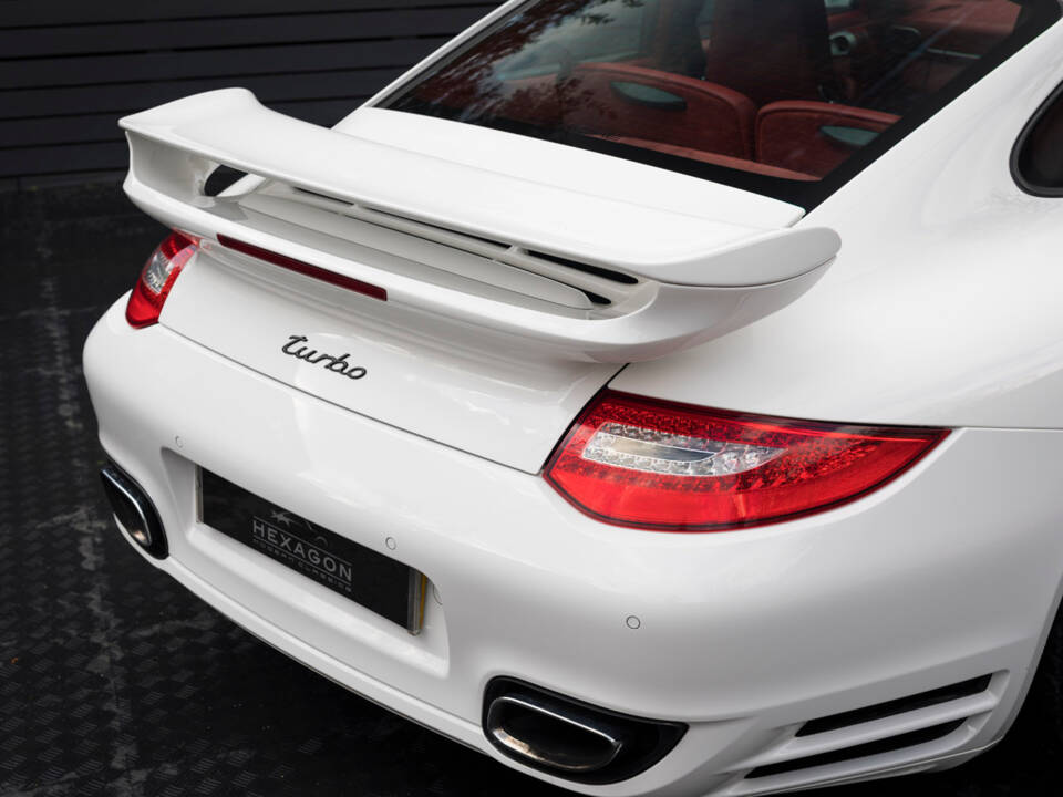 Image 15/27 of Porsche 911 Turbo (2010)