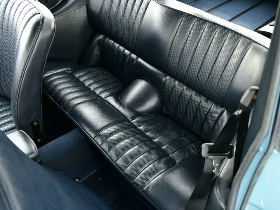 Image 22/50 de Jaguar E-Type V12 (2+2) (1972)