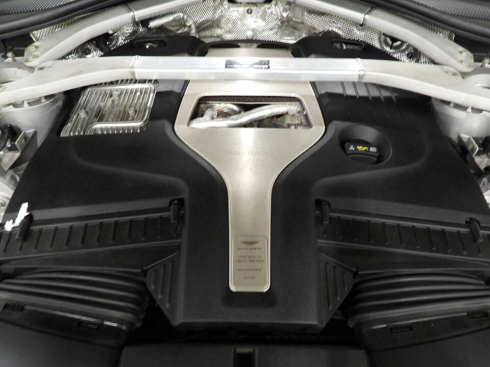 Image 11/15 of Aston Martin DBX707 (2022)