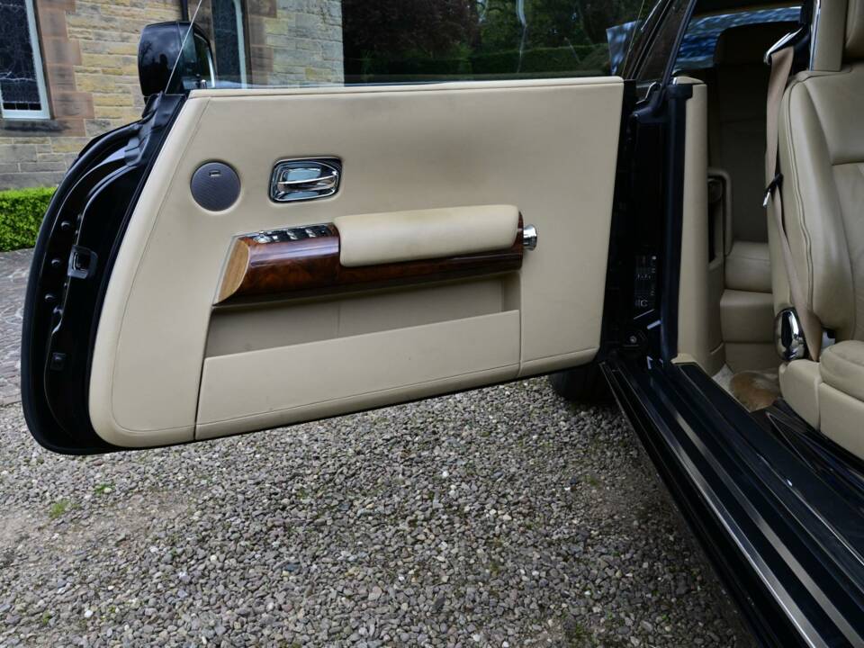 Immagine 23/50 di Rolls-Royce Phantom Coupé (2010)