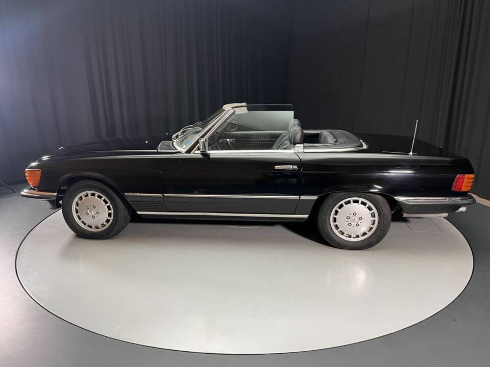Image 5/8 of Mercedes-Benz 380 SL (1982)