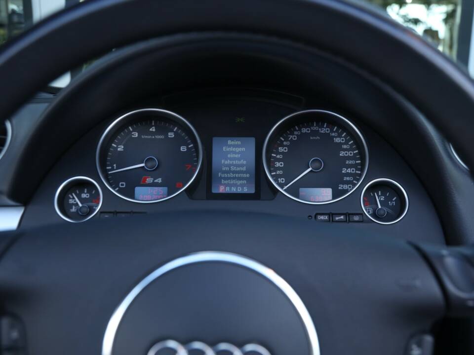 Afbeelding 50/50 van Audi S4 (2004)