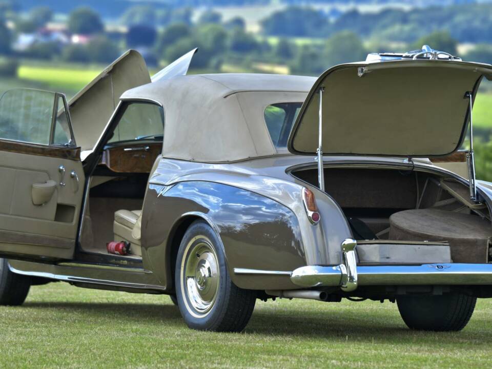 Image 19/50 de Bentley S 1 Continental DHC (1958)