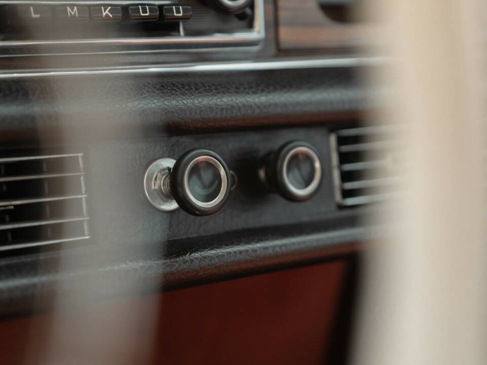 Image 26/34 of Mercedes-Benz 300 SEL 3.5 (1971)
