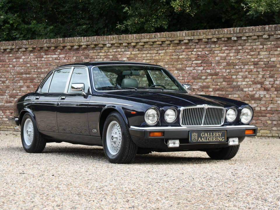 Imagen 29/50 de Jaguar XJ 12 (1985)