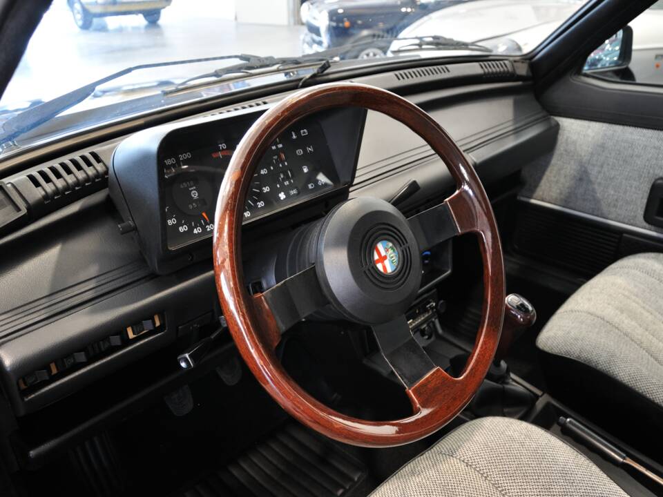 Image 19/29 of Alfa Romeo Giulietta 1.8 (1983)