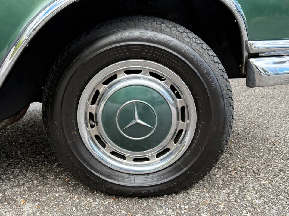 Afbeelding 16/46 van Mercedes-Benz 220 SE b (1961)