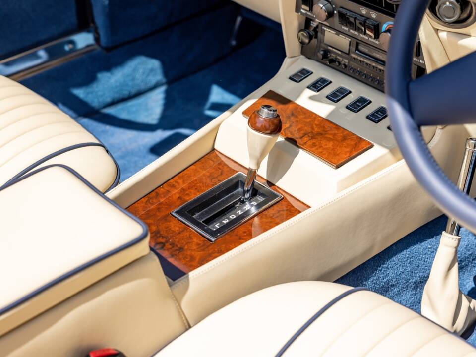 Afbeelding 7/40 van Aston Martin V8 Vantage Volante X-Pack (1989)