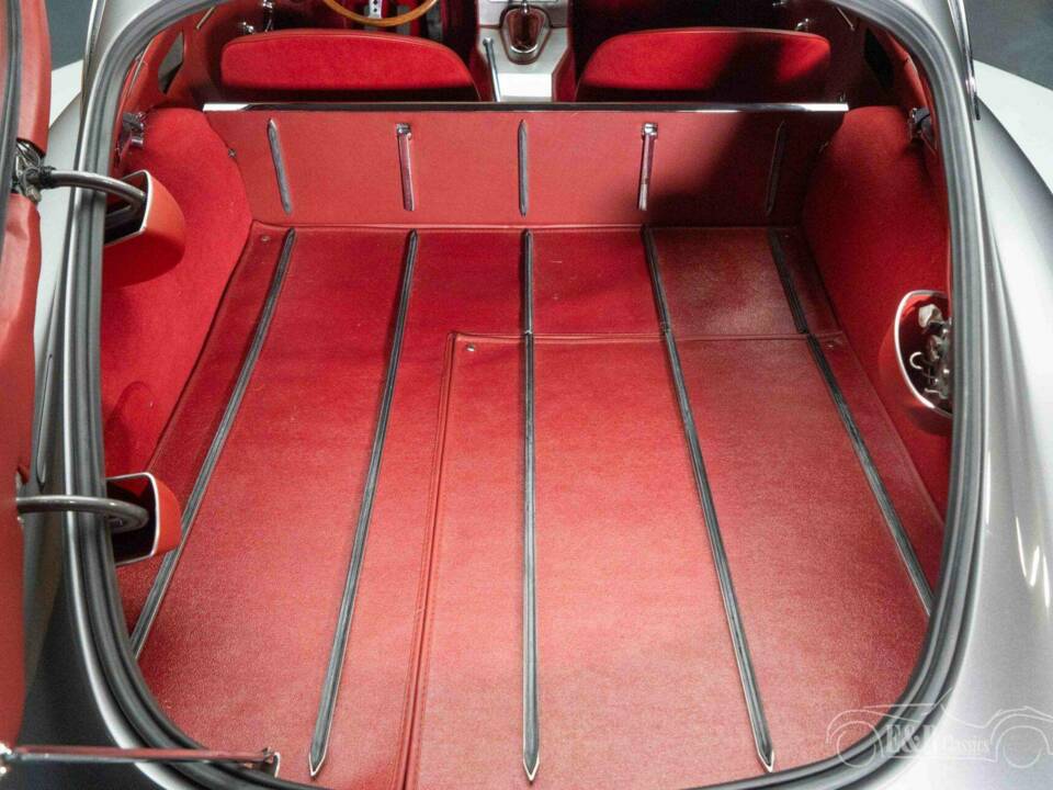 Image 17/19 of Jaguar Type E 3.8 (1964)
