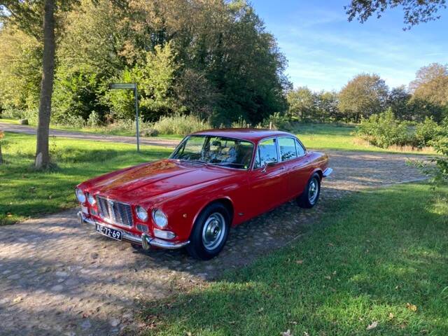 Image 5/52 of Jaguar XJ 6 2.8 (1971)
