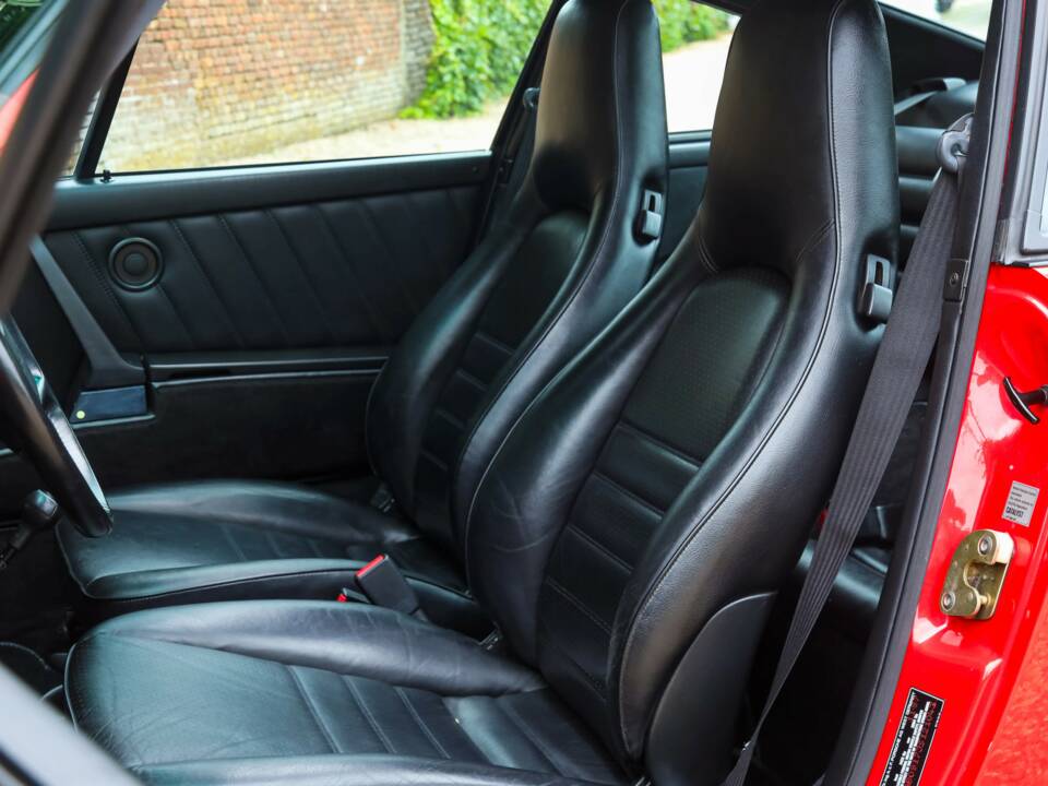 Afbeelding 46/50 van Porsche 911 Carrera 3.2 (1988)
