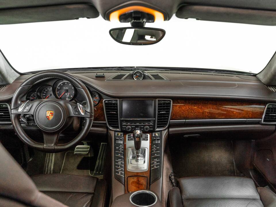 Image 15/31 of Porsche Panamera Turbo (2010)