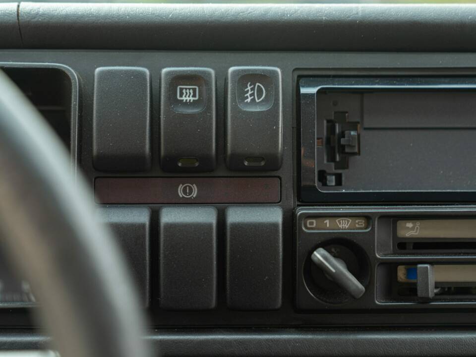 Bild 31/45 von Volkswagen Golf II 1.3 (1990)