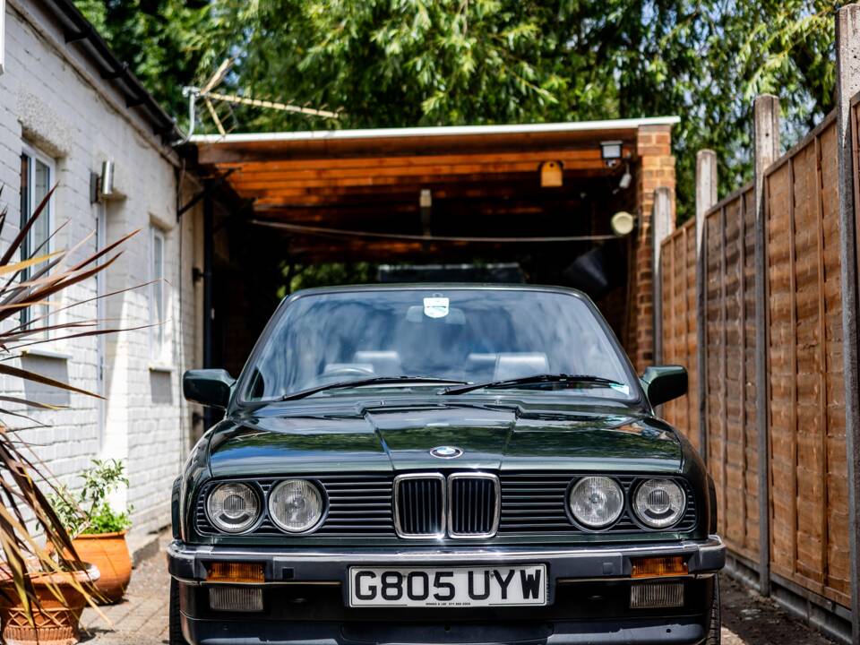 Bild 24/47 von BMW 320i (1990)