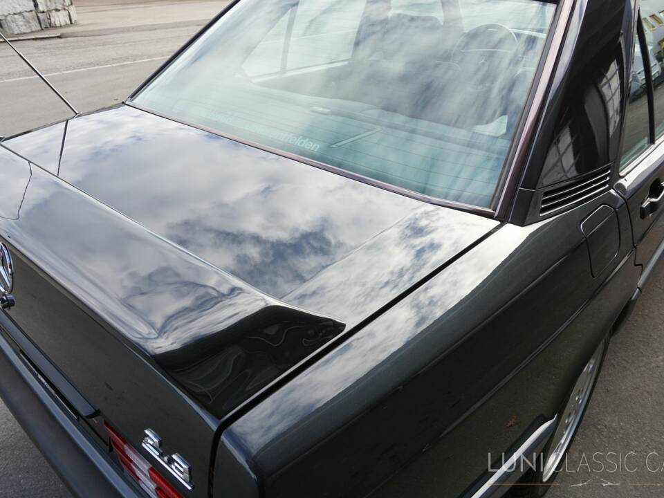 Immagine 25/47 di Mercedes-Benz 190 E 2.3 (1992)