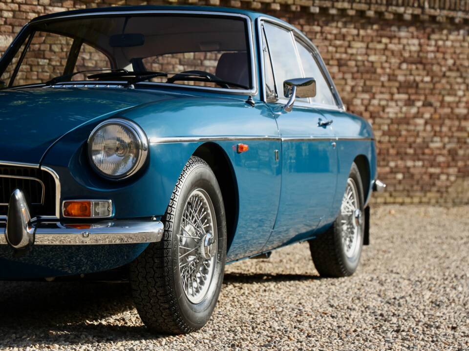 Immagine 18/50 di MG MGB GT (1971)