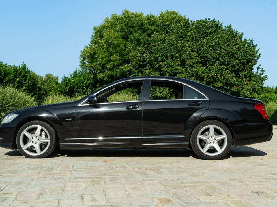 Immagine 5/50 di Mercedes-Benz S 350 CDI BlueEFFICIENCY L (2011)