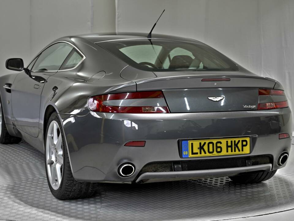 Image 14/50 de Aston Martin V8 Vantage (2006)