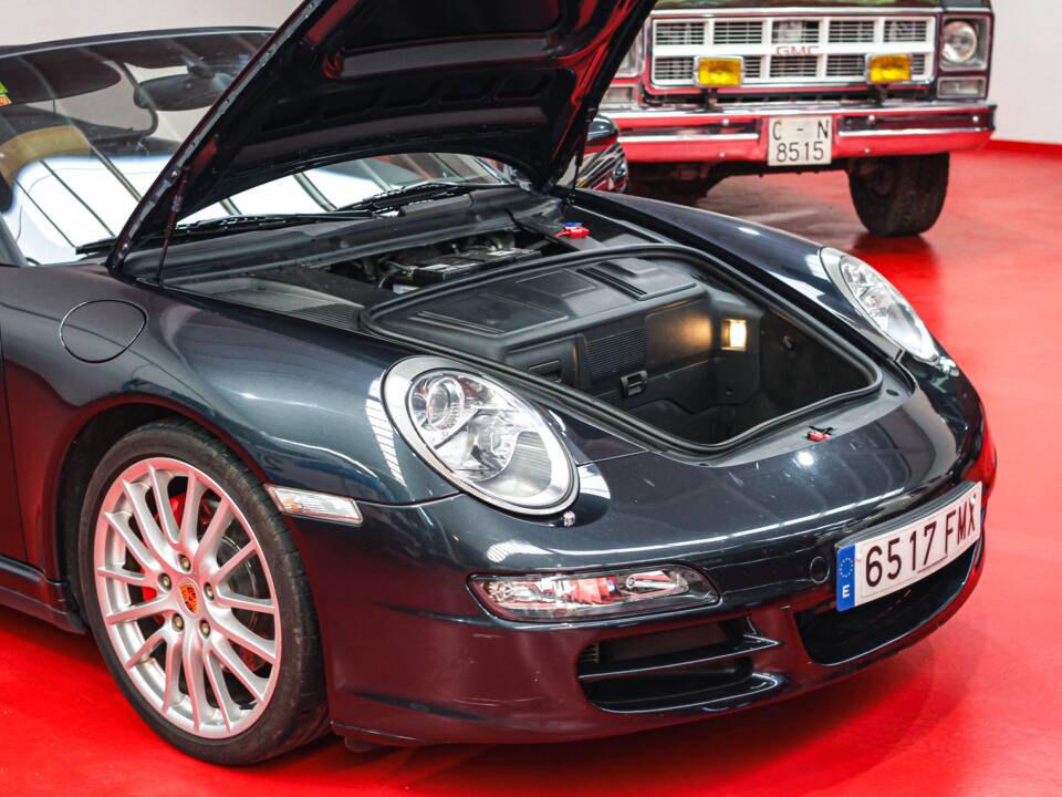 Image 39/48 of Porsche 911 Carrera 4S (2007)