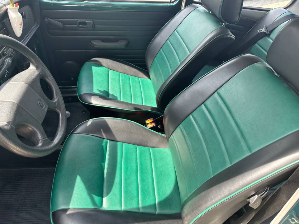 Image 70/92 of Volkswagen Beetle 1600 (1996)