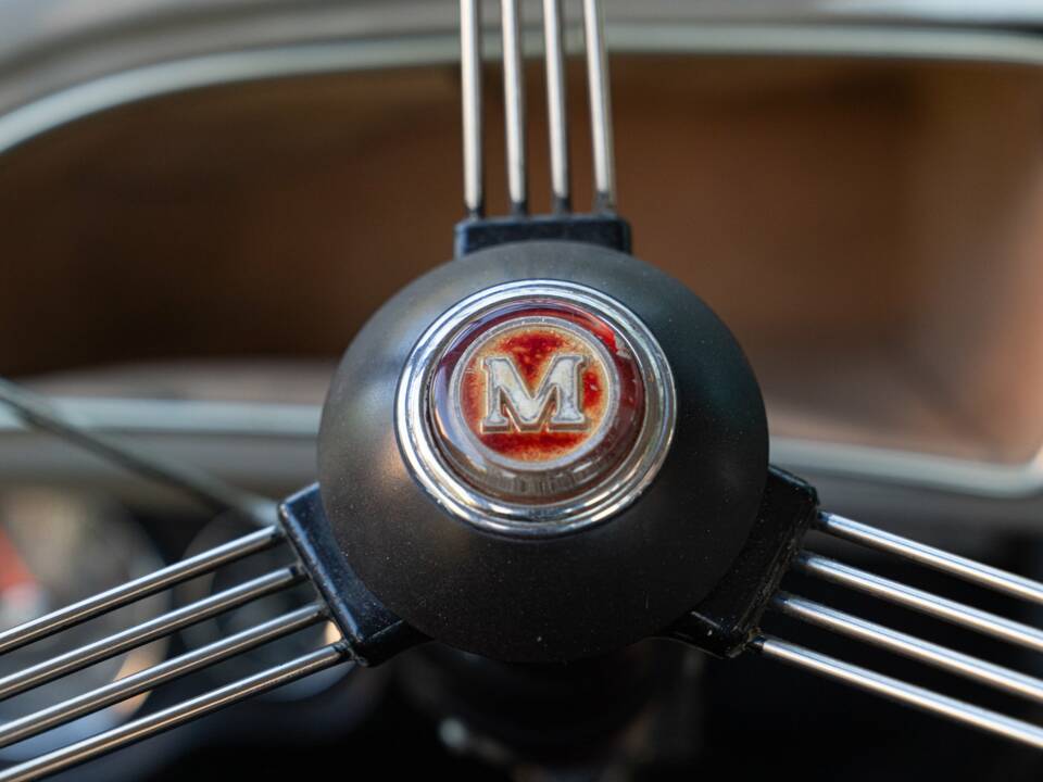 Image 44/50 of Morris Minor 1000 (1958)