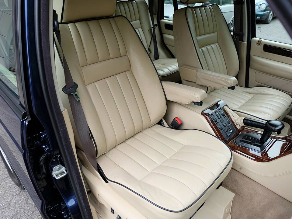 Afbeelding 16/95 van Land Rover Range Rover 4.6 Vogue (2002)