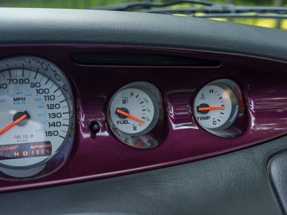 Image 24/29 of Plymouth Prowler (1999)