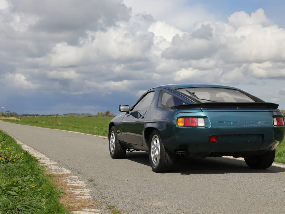 Bild 43/48 von Porsche 928 (1978)