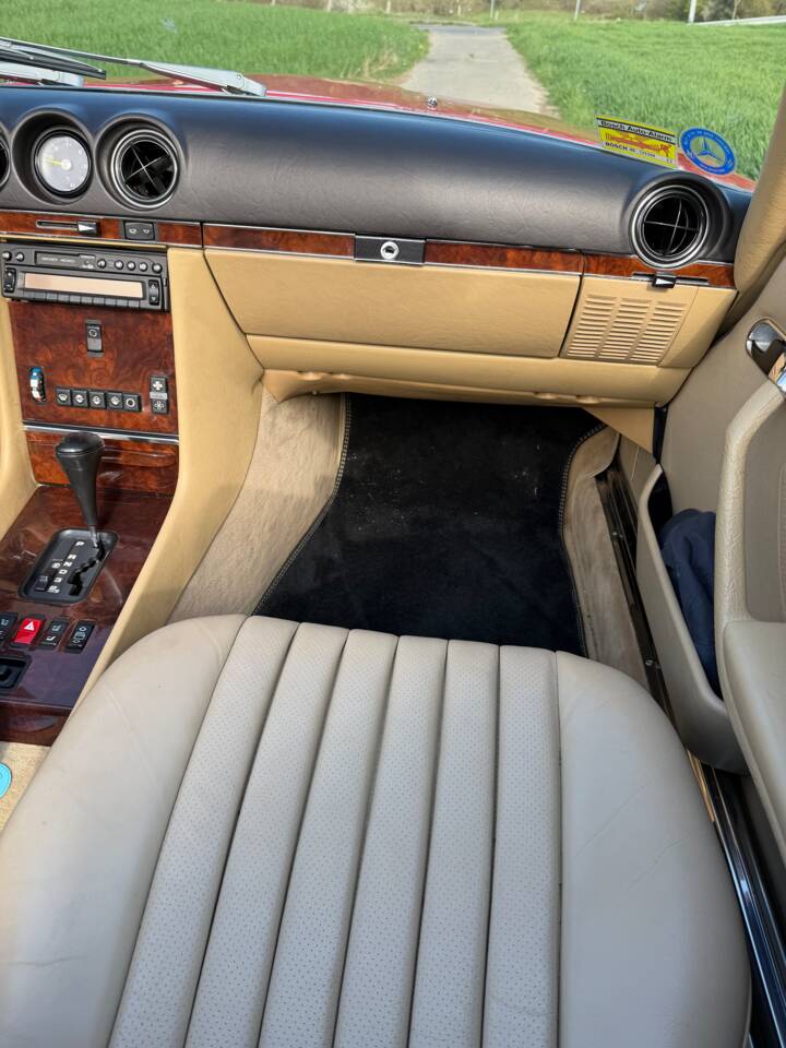 Afbeelding 17/33 van Mercedes-Benz 500 SL (1988)