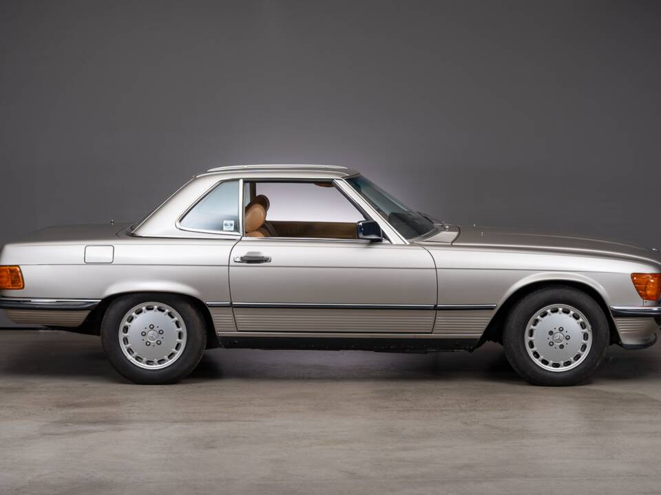 Bild 5/23 von Mercedes-Benz 560 SL (1987)