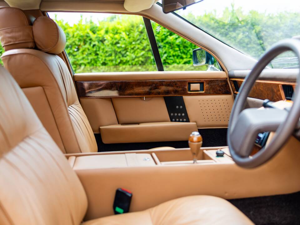 Immagine 13/38 di Aston Martin Lagonda (1981)