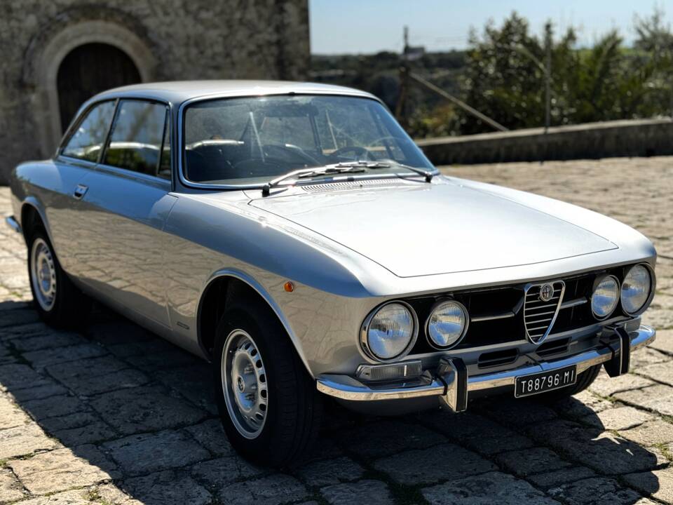 Afbeelding 7/43 van Alfa Romeo 1750 GT Veloce (1970)