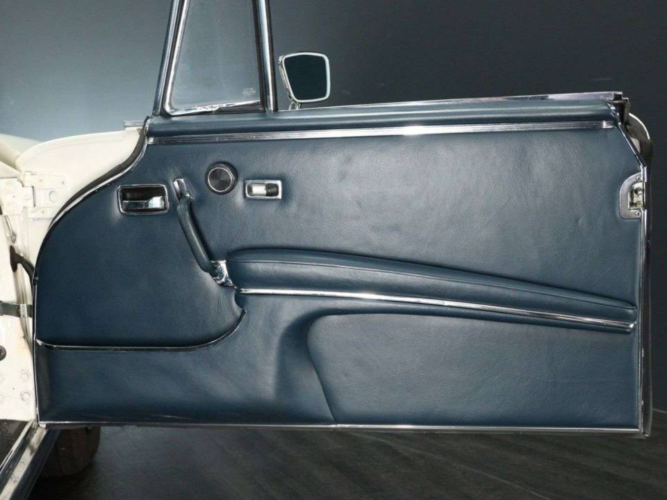 Immagine 22/30 di Mercedes-Benz 280 SE 3,5 (1971)